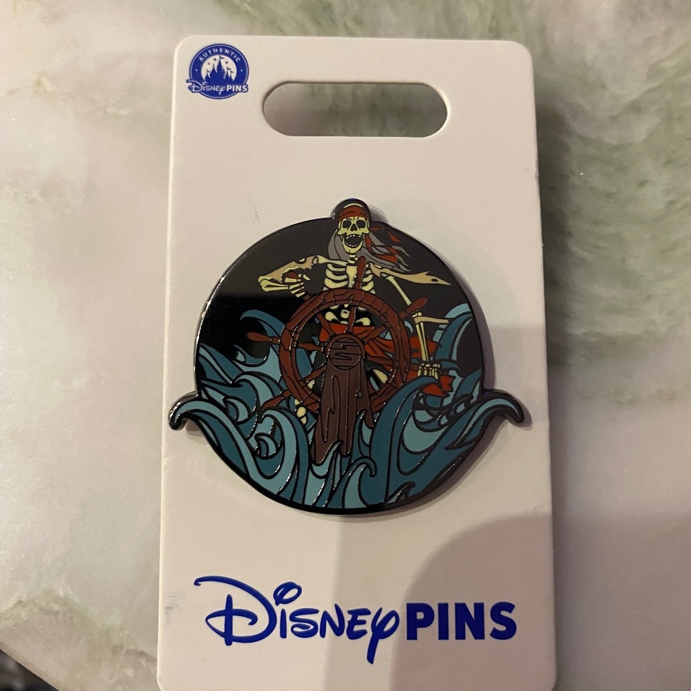2025 Disney Parks Pirates Of The Caribbean Skeleton Helmsman OE Pin BNWT